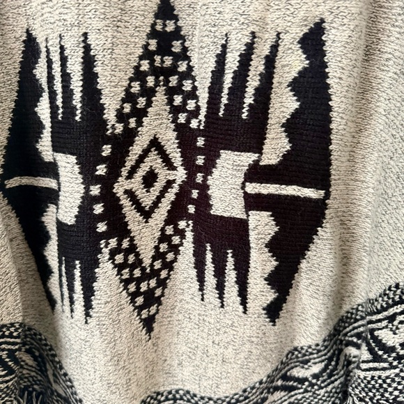 EUC IB Diffusion Vintage 80’s-90’s Rare Beige and Black Tribal Design Poncho - Picture 2 of 6